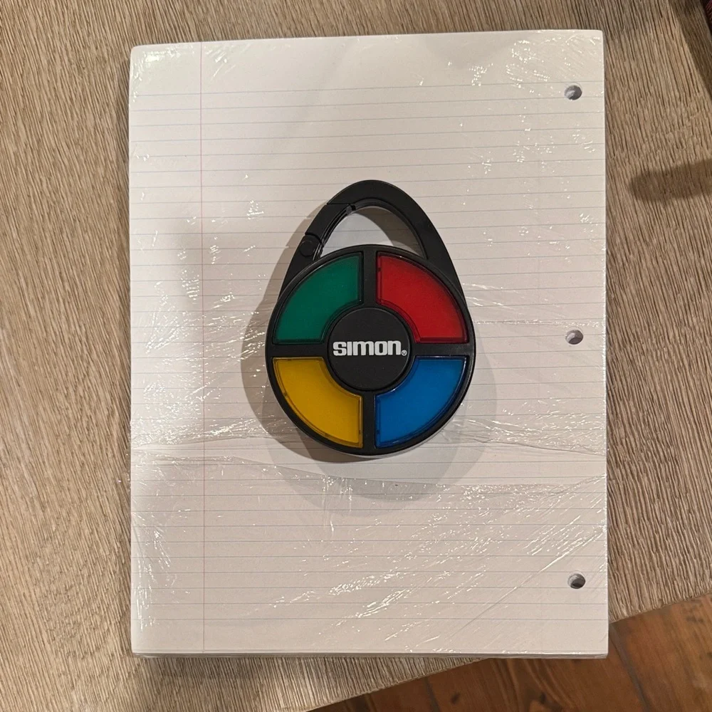 Simons Colorful Handheld Game - Picture 2 of 3